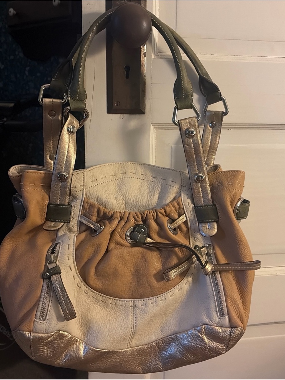 b Makowsky Women’s Two-Tone Tan and Cream Leather Shoulder Bag